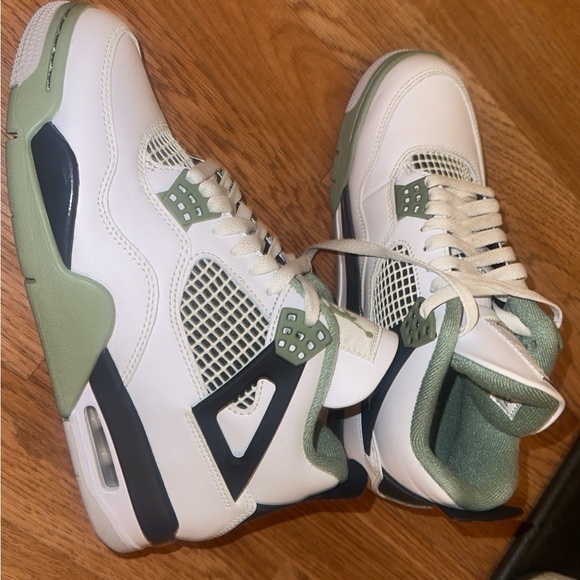 Women’s Air Jordan 4 ‘Seafoam’ - Picture 1 of 4
